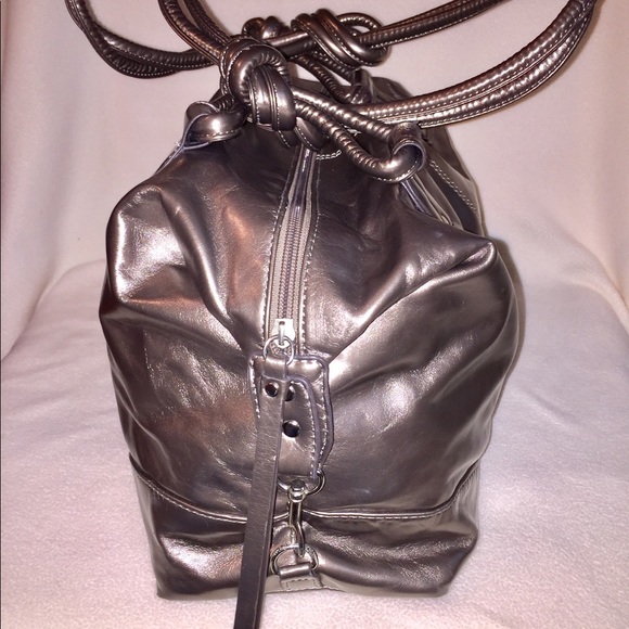 Emillie M Extra Large Shoulder Bag - Picture 3 of 8